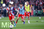 22.04.2026, Fussball DFB-Pokal  2025/2026 Halbfinale, Bayer Leverkusen - FC Bayern München, in der BayArena Leverkusen. Luis Diaz (FC Bayern München), Aleksander Pavlovic (FC Bayern München), Harry Kane (FC Bayern München) 