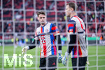 22.04.2026, Fussball DFB-Pokal  2025/2026 Halbfinale, Bayer Leverkusen - FC Bayern München, in der BayArena Leverkusen. Jonas Urbig (FC Bayern München), Manuel Neuer (FC Bayern München)  