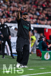 22.04.2026, Fussball DFB-Pokal  2025/2026 Halbfinale, Bayer Leverkusen - FC Bayern München, in der BayArena Leverkusen. Trainer Vincent Kompany (FC Bayern München) 


