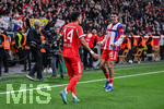 22.04.2026, Fussball DFB-Pokal  2025/2026 Halbfinale, Bayer Leverkusen - FC Bayern München, in der BayArena Leverkusen. Luis Diaz (FC Bayern München) freut sich über das Tor zum 0:2, Aleksander Pavlovic (FC Bayern München)


