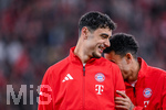 22.04.2026, Fussball DFB-Pokal  2025/2026 Halbfinale, Bayer Leverkusen - FC Bayern München, in der BayArena Leverkusen. Aleksander Pavlovic (FC Bayern München), Luis Diaz (FC Bayern München)  



