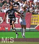 25.04.2026, Fussball 1. Bundesliga 2025/2026, 31.Spieltag, FC Augsburg - Eintracht Frankfurt, in der WWK-Arena Augsburg. v.l. Aurele Amenda (Eintracht Frankfurt) gegen Cedric Adrian Zesiger (FC Augsburg) 
 

