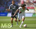 25.04.2026, Fussball 1. Bundesliga 2025/2026, 31.Spieltag, FC Augsburg - Eintracht Frankfurt, in der WWK-Arena Augsburg. v.l. Aurele Amenda (Eintracht Frankfurt) gegen Han-Noah Massengo (FC Augsburg) 
 

