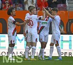 25.04.2026, Fussball 1. Bundesliga 2025/2026, 31.Spieltag, FC Augsburg - Eintracht Frankfurt, in der WWK-Arena Augsburg. Torjubel v.l. IHan-Noah Massengo (FC Augsburg), Anton Kade (FC Augsburg), Robin Fellhauer (Augsburg) 
 

