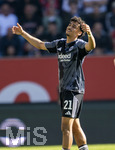 25.04.2026, Fussball 1. Bundesliga 2025/2026, 31.Spieltag, FC Augsburg - Eintracht Frankfurt, in der WWK-Arena Augsburg. Nathaniel Brown (Eintracht Frankfurt) unzufrieden.