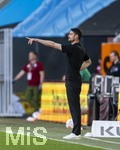 25.04.2026, Fussball 1. Bundesliga 2025/2026, 31.Spieltag, FC Augsburg - Eintracht Frankfurt, in der WWK-Arena Augsburg. Trainer Albert Riera (Eintracht Frankfurt) an der Seitenlinie.