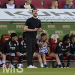 25.04.2026, Fussball 1. Bundesliga 2025/2026, 31.Spieltag, FC Augsburg - Eintracht Frankfurt, in der WWK-Arena Augsburg. Trainer Albert Riera (Eintracht Frankfurt) in Rage