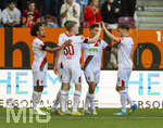 25.04.2026, Fussball 1. Bundesliga 2025/2026, 31.Spieltag, FC Augsburg - Eintracht Frankfurt, in der WWK-Arena Augsburg. Torjubel Anton Kade (li, FC Augsburg) mit Cedric Adrian Zesiger (FC Augsburg), Han-Noah Massengo (FC Augsburg), Robin Fellhauer (Augsburg) 