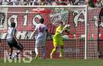 25.04.2026, Fussball 1. Bundesliga 2025/2026, 31.Spieltag, FC Augsburg - Eintracht Frankfurt, in der WWK-Arena Augsburg. re: Torwart Finn Dahmen (FC Augsburg) 