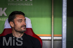 25.04.2026, Fussball 1. Bundesliga 2025/2026, 31.Spieltag, FC Augsburg - Eintracht Frankfurt, in der WWK-Arena Augsburg. Trainer Albert Riera (Eintracht Frankfurt) nachdenklich