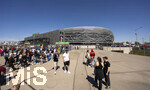 25.04.2026, Fussball 1. Bundesliga 2025/2026, 31.Spieltag, FC Augsburg - Eintracht Frankfurt, in der WWK-Arena Augsburg.  Aussenansicht der WWK-Arena vor dem Spiel. 