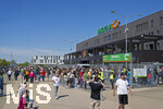 25.04.2026, Fussball 1. Bundesliga 2025/2026, 31.Spieltag, FC Augsburg - Eintracht Frankfurt, in der WWK-Arena Augsburg.  Aussenansicht der WWK-Arena vor dem Spiel.