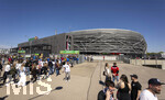 25.04.2026, Fussball 1. Bundesliga 2025/2026, 31.Spieltag, FC Augsburg - Eintracht Frankfurt, in der WWK-Arena Augsburg.  Aussenansicht der WWK-Arena vor dem Spiel. 