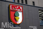 25.04.2026, Fussball 1. Bundesliga 2025/2026, 31.Spieltag, FC Augsburg - Eintracht Frankfurt, in der WWK-Arena Augsburg.  Aussenansicht der WWK-Arena vor dem Spiel. Das Vereinswappen des FCA prangt an der Fassade.