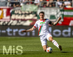 25.04.2026, Fussball 1. Bundesliga 2025/2026, 31.Spieltag, FC Augsburg - Eintracht Frankfurt, in der WWK-Arena Augsburg. Cedric Adrian Zesiger (FC Augsburg) am Ball 