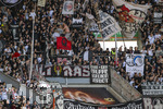 25.04.2026, Fussball 1. Bundesliga 2025/2026, 31.Spieltag, FC Augsburg - Eintracht Frankfurt, in der WWK-Arena Augsburg. Fans Frankfurt in ihrem Block 