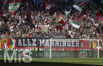 25.04.2026, Fussball 1. Bundesliga 2025/2026, 31.Spieltag, FC Augsburg - Eintracht Frankfurt, in der WWK-Arena Augsburg. Ruhe in Frieden Alex Manninger , die FCA Fans gedenken an den verstorbenen FCA-Keeper