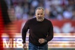 25.04.2026, Fussball 1. Bundesliga 2025/2026, 31.Spieltag, FC Augsburg - Eintracht Frankfurt, in der WWK-Arena Augsburg. Trainer Manuel Baum (FC Augsburg) im Spurt 