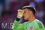25.04.2026, Fussball 1. Bundesliga 2025/2026, 31.Spieltag, FC Augsburg - Eintracht Frankfurt, in der WWK-Arena Augsburg. Torwart Michael Zetterer (Eintracht Frankfurt) 