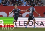 25.04.2026, Fussball 1. Bundesliga 2025/2026, 31.Spieltag, FC Augsburg - Eintracht Frankfurt, in der WWK-Arena Augsburg. v.li: Ritsu Doan (Eintracht Frankfurt) Torjubel mit Can Uzun (Eintracht Frankfurt) 