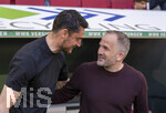 25.04.2026, Fussball 1. Bundesliga 2025/2026, 31.Spieltag, FC Augsburg - Eintracht Frankfurt, in der WWK-Arena Augsburg. v.li: Trainer Albert Riera (Eintracht Frankfurt) mit Trainer Manuel Baum (FC Augsburg) 