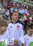 25.04.2026, Fussball 1. Bundesliga 2025/2026, 31.Spieltag, FC Augsburg - Eintracht Frankfurt, in der WWK-Arena Augsburg.  Love Arrhov (Eintracht Frankfurt) 