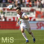 25.04.2026, Fussball 1. Bundesliga 2025/2026, 31.Spieltag, FC Augsburg - Eintracht Frankfurt, in der WWK-Arena Augsburg. Fabian Rieder (FC Augsburg) 