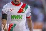 25.04.2026, Fussball 1. Bundesliga 2025/2026, 31.Spieltag, FC Augsburg - Eintracht Frankfurt, in der WWK-Arena Augsburg. Alexis Julian Claude-Maurice (FC Augsburg), WWK-Werbeaufdruck auf dem Trikot, 
