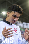 25.04.2026, Fussball 1. Bundesliga 2025/2026, 31.Spieltag, FC Augsburg - Eintracht Frankfurt, in der WWK-Arena Augsburg.  Ayoube Amaimouni-Echghouya (Eintracht Frankfurt) betet vor dem Auflaufen aufs Spielfeld