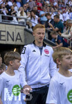25.04.2026, Fussball 1. Bundesliga 2025/2026, 31.Spieltag, FC Augsburg - Eintracht Frankfurt, in der WWK-Arena Augsburg.  Hugo Larsson (Eintracht Frankfurt) 