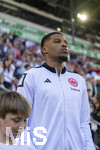 25.04.2026, Fussball 1. Bundesliga 2025/2026, 31.Spieltag, FC Augsburg - Eintracht Frankfurt, in der WWK-Arena Augsburg.  Die Spieler laufen aufs Spielfeld auf, Aurele Amenda (Eintracht Frankfurt) 