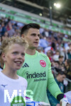 25.04.2026, Fussball 1. Bundesliga 2025/2026, 31.Spieltag, FC Augsburg - Eintracht Frankfurt, in der WWK-Arena Augsburg.  Torwart Michael Zetterer (Eintracht Frankfurt) 
