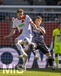 25.04.2026, Fussball 1. Bundesliga 2025/2026, 31.Spieltag, FC Augsburg - Eintracht Frankfurt, in der WWK-Arena Augsburg. v.li: Arthur Chaves (FC Augsburg) gegen Robin Koch (Eintracht Frankfurt) 