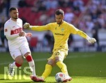 26.04.2026, Fussball 1. Bundesliga 2025/2026, 31.Spieltag, VfB Stuttgart - SV Werder Bremen, in der MHP-Arena Stuttgart, Deniz Undav (Stuttgart) scheitert an Torwart Mio Backhaus (Werder Bremen) 

