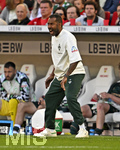 26.04.2026, Fussball 1. Bundesliga 2025/2026, 31.Spieltag, VfB Stuttgart - SV Werder Bremen, in der MHP-Arena Stuttgart, Trainer Daniel Thioune (Werder Bremen) in Rage

