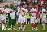 26.04.2026, Fussball 1. Bundesliga 2025/2026, 31.Spieltag, VfB Stuttgart - SV Werder Bremen, in der MHP-Arena Stuttgart, Die Stuttgarter Spieler sind enttäuscht

