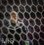 26.04.2026, Fussball 1. Bundesliga 2025/2026, 31.Spieltag, VfB Stuttgart - SV Werder Bremen, in der MHP-Arena Stuttgart, Torwart Alexander Nübel (Stuttgart) beim Aufwärmen hinter dem Tornetz.