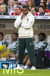 26.04.2026, Fussball 1. Bundesliga 2025/2026, 31.Spieltag, VfB Stuttgart - SV Werder Bremen, in der MHP-Arena Stuttgart, Trainer Daniel Thioune (Werder Bremen) inachdenklich an der Seitenlinie.