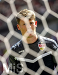 26.04.2026, Fussball 1. Bundesliga 2025/2026, 31.Spieltag, VfB Stuttgart - SV Werder Bremen, in der MHP-Arena Stuttgart, Torwart Alexander Nübel (Stuttgart) beim Aufwärmen hinter dem Tornetz.