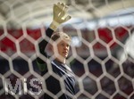 26.04.2026, Fussball 1. Bundesliga 2025/2026, 31.Spieltag, VfB Stuttgart - SV Werder Bremen, in der MHP-Arena Stuttgart, Torwart Alexander Nübel (Stuttgart) beim Aufwärmen hinter dem Tornetz.