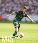 26.04.2026, Fussball 1. Bundesliga 2025/2026, 31.Spieltag, VfB Stuttgart - SV Werder Bremen, in der MHP-Arena Stuttgart, Romano Schmid (Werder Bremen) am Ball 