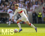 26.04.2026, Fussball 1. Bundesliga 2025/2026, 31.Spieltag, VfB Stuttgart - SV Werder Bremen, in der MHP-Arena Stuttgart, Maximilian Mittelstädt (Stuttgart) am Ball 