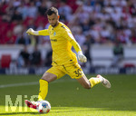 26.04.2026, Fussball 1. Bundesliga 2025/2026, 31.Spieltag, VfB Stuttgart - SV Werder Bremen, in der MHP-Arena Stuttgart, Torwart Mio Backhaus (Werder Bremen) Schuss.