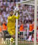 26.04.2026, Fussball 1. Bundesliga 2025/2026, 31.Spieltag, VfB Stuttgart - SV Werder Bremen, in der MHP-Arena Stuttgart, Torwart Mio Backhaus (Werder Bremen) hat den Ball.