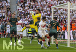 26.04.2026, Fussball 1. Bundesliga 2025/2026, 31.Spieltag, VfB Stuttgart - SV Werder Bremen, in der MHP-Arena Stuttgart, Torwart Mio Backhaus (Werder Bremen) hat den Ball sicher.