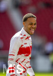 26.04.2026, Fussball 1. Bundesliga 2025/2026, 31.Spieltag, VfB Stuttgart - SV Werder Bremen, in der MHP-Arena Stuttgart, Nikolas Nartey (Stuttgart) zeigt die Zunge beim Aufwärmen 