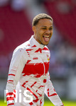 26.04.2026, Fussball 1. Bundesliga 2025/2026, 31.Spieltag, VfB Stuttgart - SV Werder Bremen, in der MHP-Arena Stuttgart, Nikolas Nartey (Stuttgart) zeigt die Zunge beim Aufwärmen 