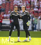 26.04.2026, Fussball 1. Bundesliga 2025/2026, 31.Spieltag, VfB Stuttgart - SV Werder Bremen, in der MHP-Arena Stuttgart, Torwart Alexander Nübel (re, Stuttgart) und Torwart Fabian Bredlow (Stuttgart) beim Aufwärmen.
