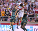 26.04.2026, Fussball 1. Bundesliga 2025/2026, 31.Spieltag, VfB Stuttgart - SV Werder Bremen, in der MHP-Arena Stuttgart, v.li: Niklas Stark (Werder Bremen), Tiago Tomas (Stuttgart), Karim Coulibaly (Werder Bremen) 