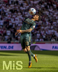 26.04.2026, Fussball 1. Bundesliga 2025/2026, 31.Spieltag, VfB Stuttgart - SV Werder Bremen, in der MHP-Arena Stuttgart, Cameron Puertas (Werder Bremen) stoppt den Ball.